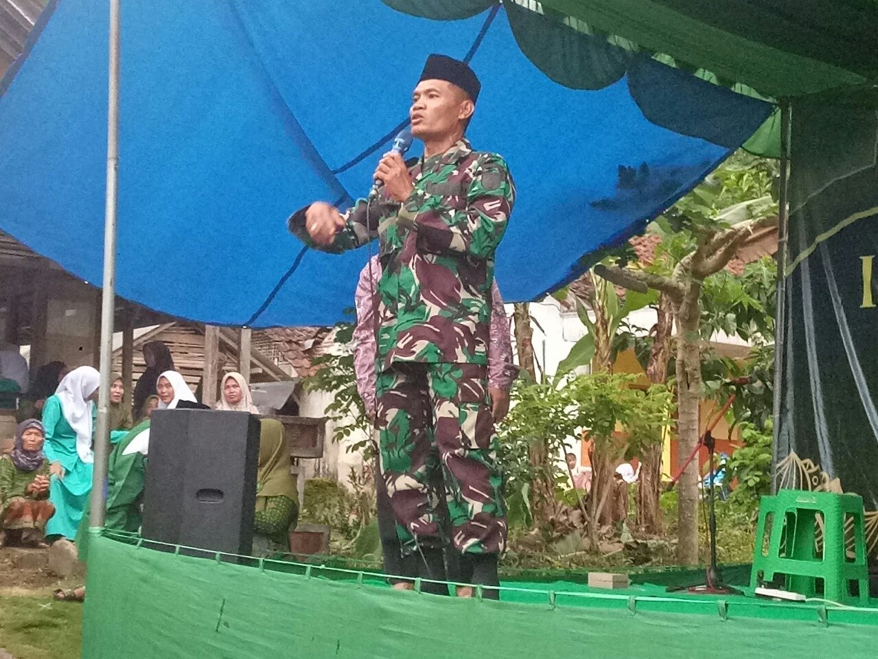 Kasdim 0818, Mayor Czi Supaat, menghadiri acara Istighosah dan Tabligh Akbar Muslimat NU dan Fatayat NU di Kampung Jeruk, Dusun Krajan 2, Desa Lebak Harjo,
