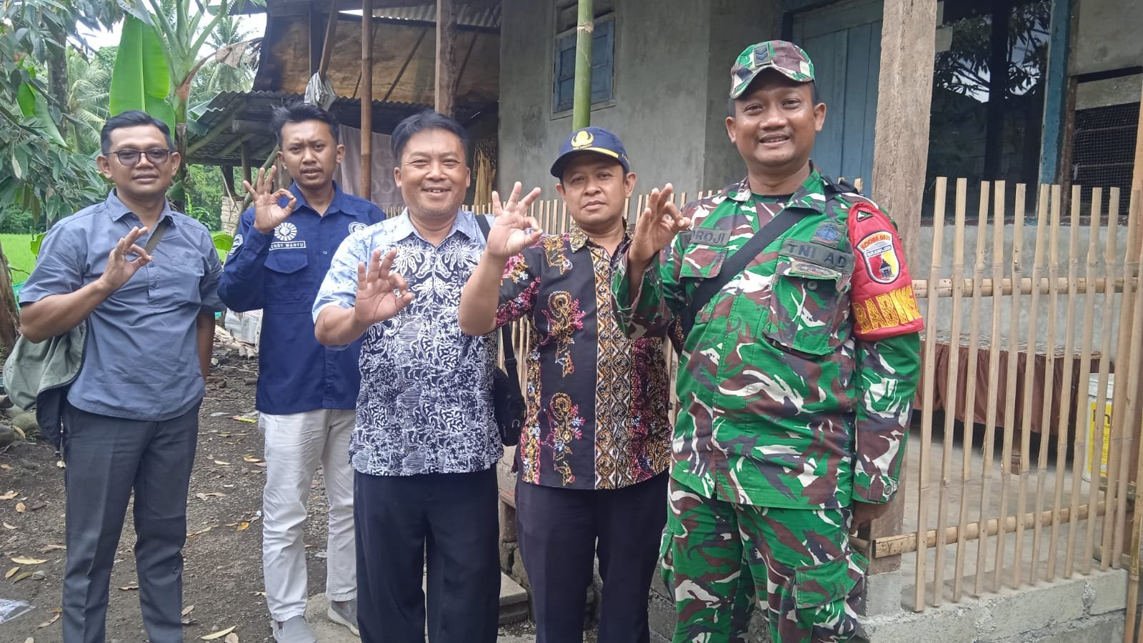 TRANSPARANSI ANGGARAN, TIM GABUNGAN KECAMATAN SEMPU MONEV DANA DESA JAMBEWANGI